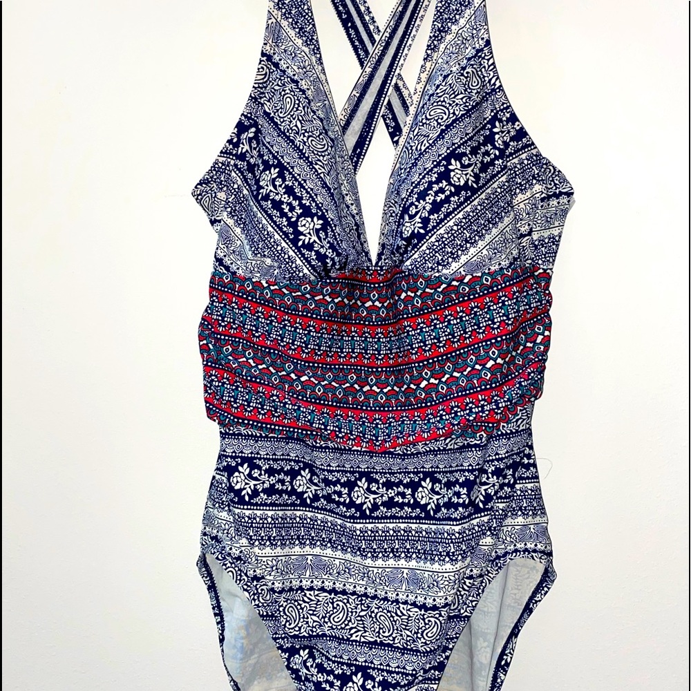 Beautiful 1 piece geo design bathing suit